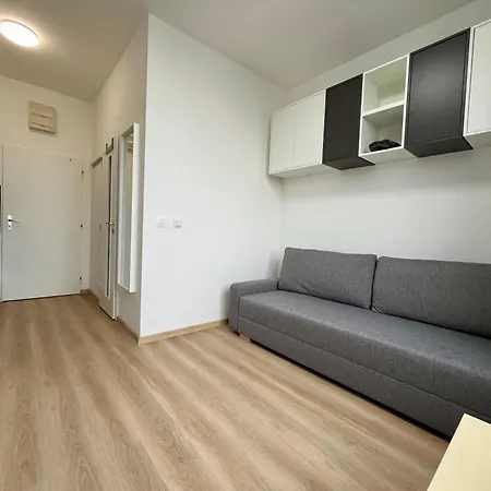 Lägenhet Moderny S Parkovanim 15 Minut Od Bratislavy Rovinka